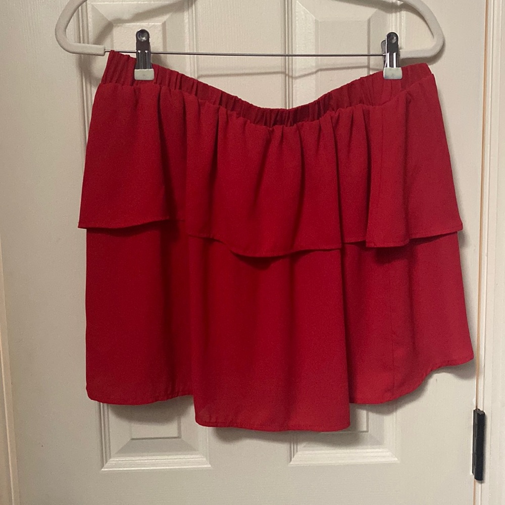 Ruffled strapless top